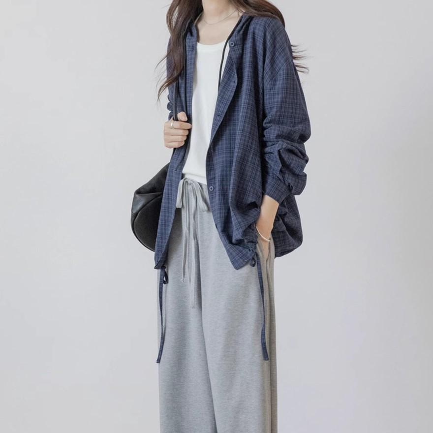 

Women s Plaid Hooded Sun Protection Shirt - Lightweight, Casual, Retro Style with Drawstring M темно-синього кольору