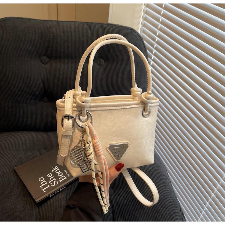 Premium Sense Retro Texture Handbag Women's New Versatile Shoulder Bag High Value Messenger Bag Tide