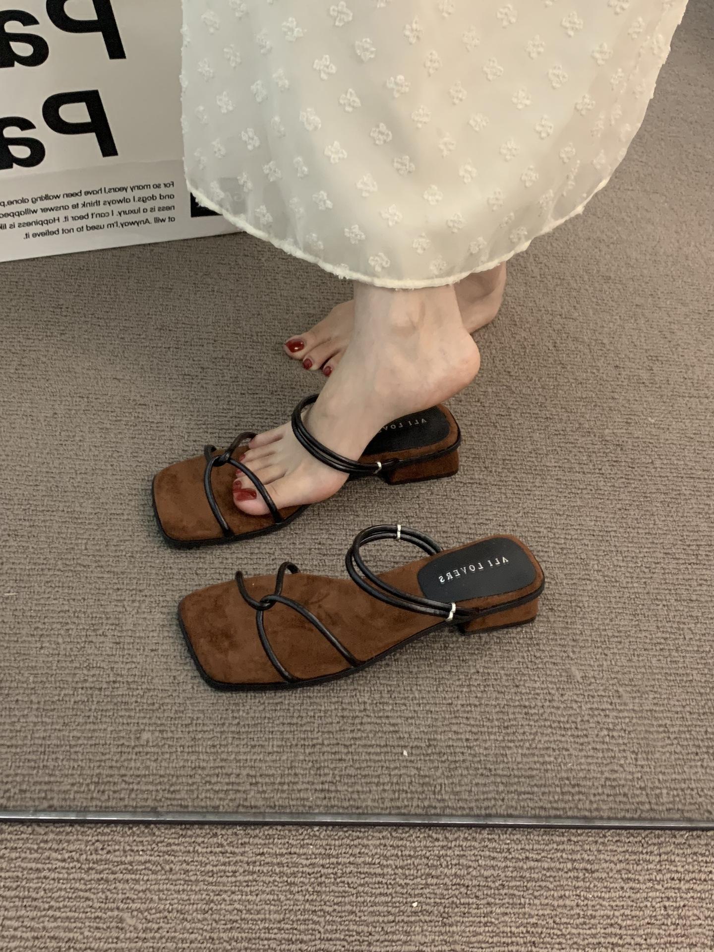 

Coarse heel cross-strap slippers women s summer wear new temperament beautiful two wear sandals silver sandals 35 чорний