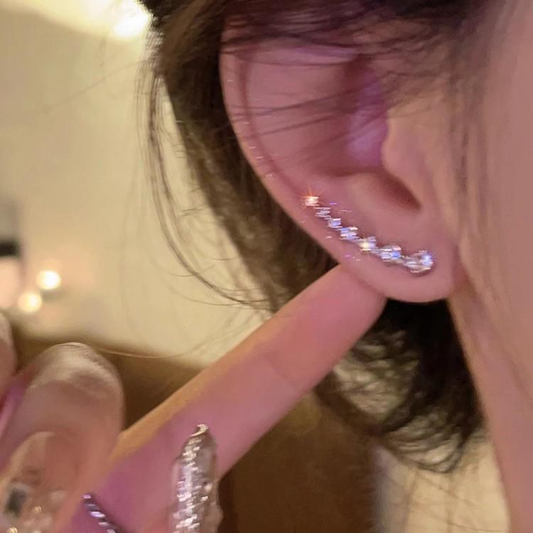 Sparkling 2025 Curved Earrings: Elegant, Light Luxury Studs with Unique Design for Women