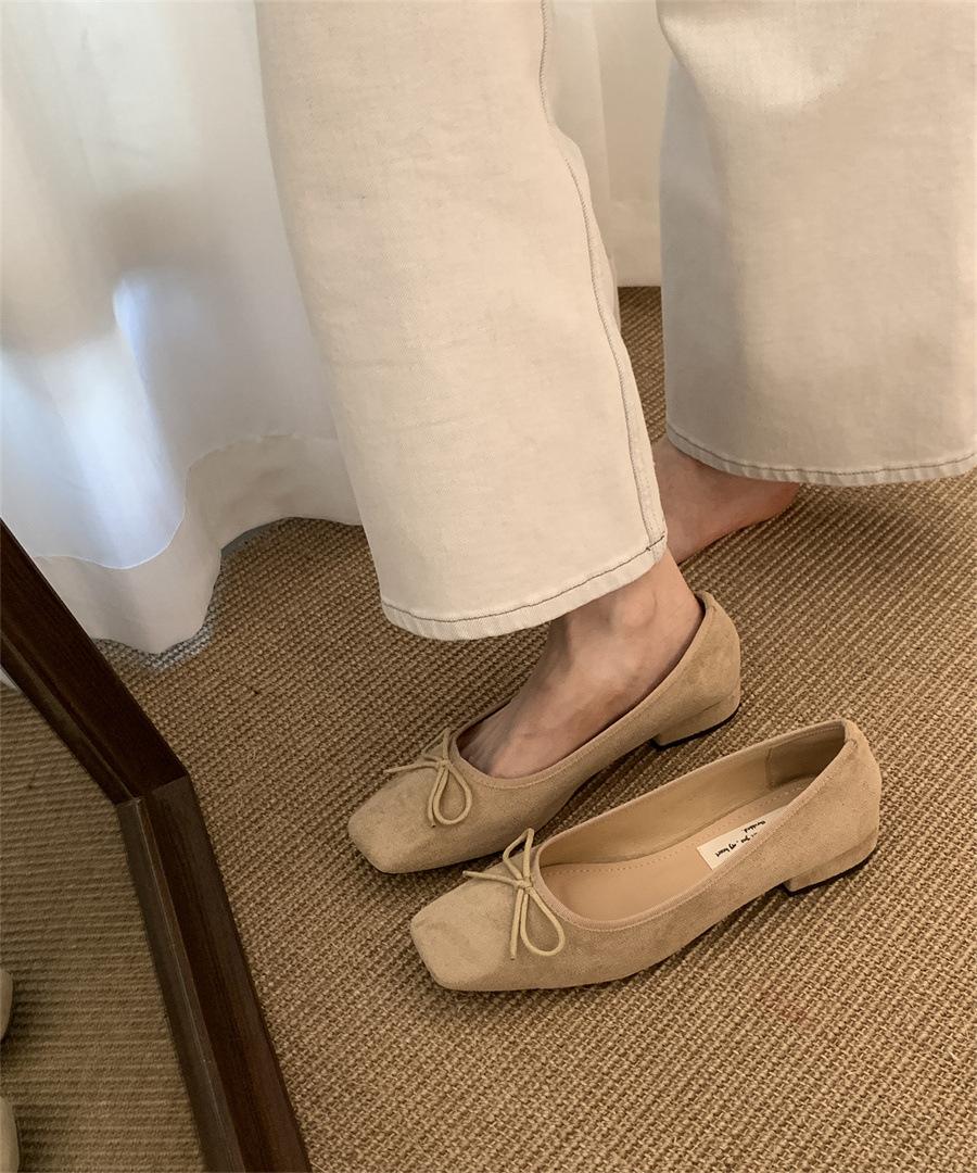 

Французский темперамент толстый каблук туфли-лодочки женские 2025 новый нишевый элегантный нежный фея замша легкий вырез вечерние туфли 39 абрикосовый