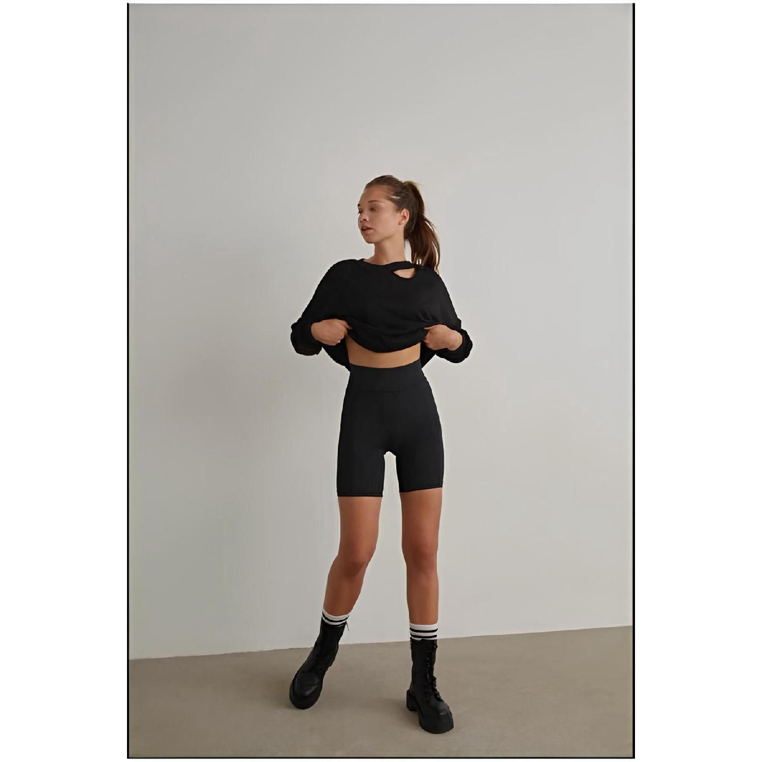 

Black & Beach Mini Casual Women s Shorts S/M чорний