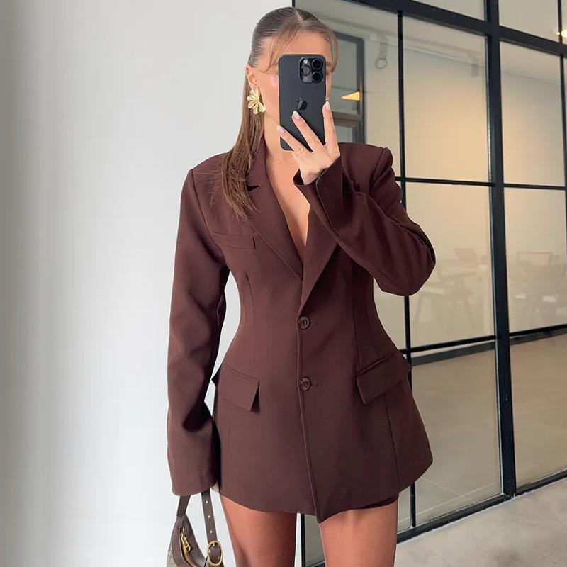 Autumn 2026 Women's European-American Waist-Cinching Suit Jacket with Lapel, Button, Pocket, Long Sleeve, and Short Skirt.