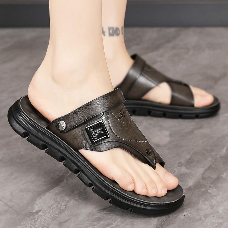 Flip-flops men's 2025 summer new casual versatile in the elderly outdoor beach wading sports cool slippers