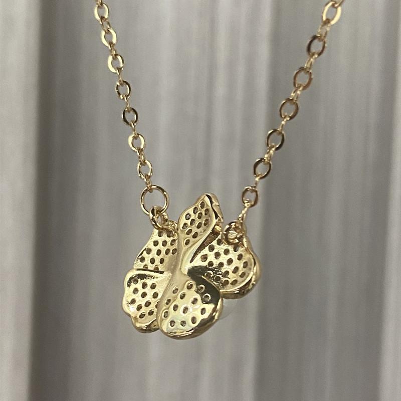 Hot-selling Seiko micro-inlaid flower pearl necklace raw luxury four-braided flower pendant collarbone chain