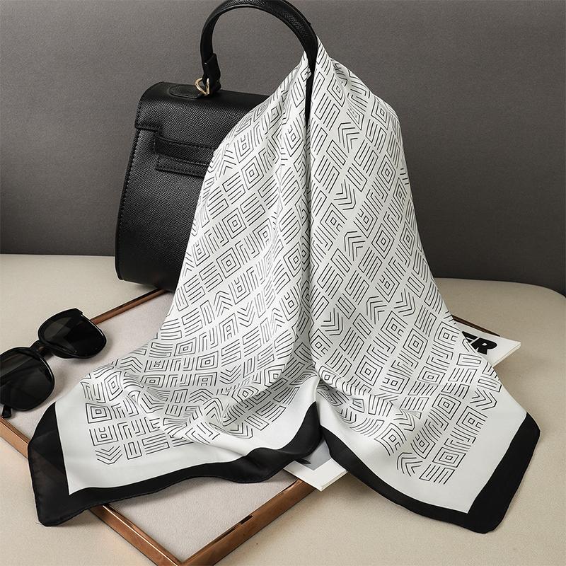 Luxusmarke Quadratischer Seidenschal Frauen Haarband Design Bedruckte kleine Satinschals Foulard Halstuch Weibliche Stirnbänder Bandana