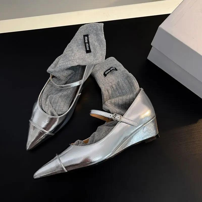 

Fashion Women s Spring and Autumn 2025 Slope Heel Shoes Fashion Pointed Shallow Mouth Casual Single Shoes Trendy Versatile Flat Shoes 38