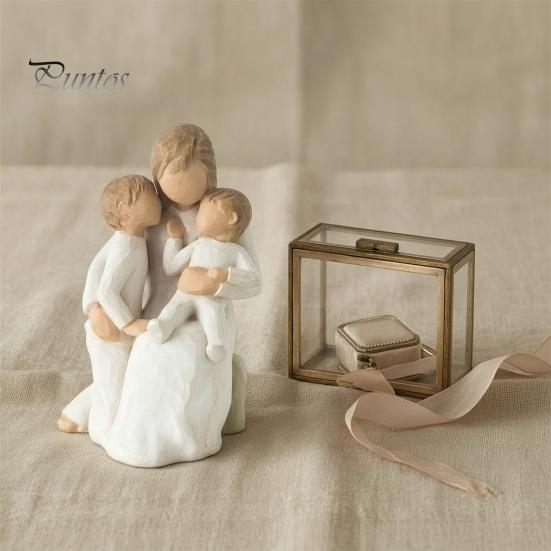 Healing Home Ornament Mother Holding Baby Figurine, Resin Family Love Statue for Bedroom Desk, Matte Texture Accents Heartwarming Decor Ornament, Gift