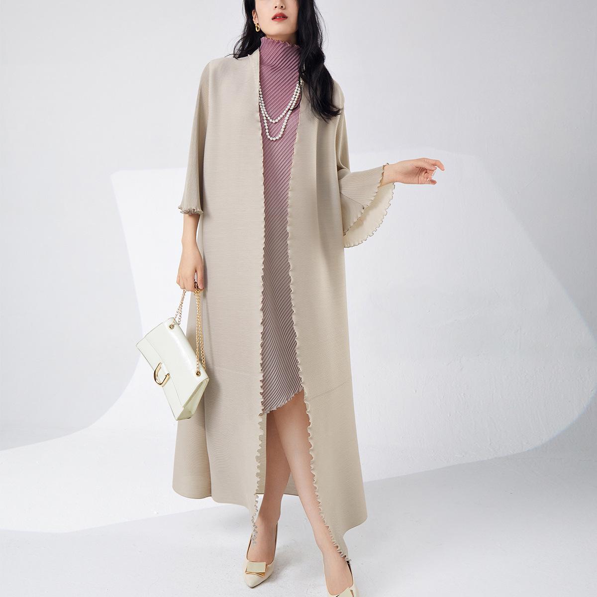 

Pleated Textured Extra Long Trench Coat for Women - High-End Spring & Autumn Muslim Robe Outerwear. One Size хакі