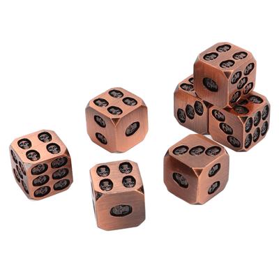 7er Metallwürfel-Set Exquisite quadratische Würfel mit eingelegtem Totenkopfmuster, Spielzubehör für Feiertagsparty, Antik Rot-Bronze
