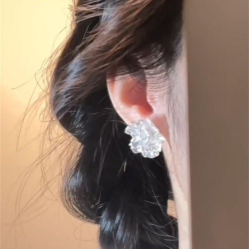 9 Resin Flower Earrings, Small, Fresh, Simple and Versatile Stud Earrings, Niche Fashion and High-end Earrings.