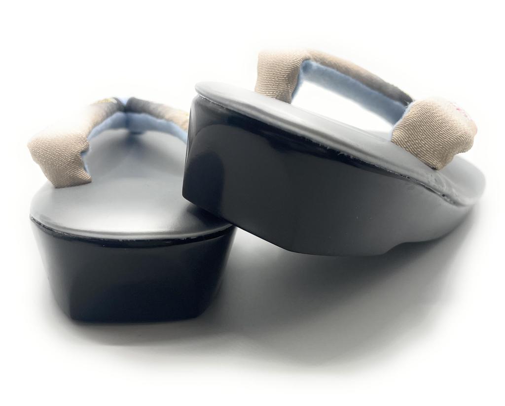 [Asakusa Kimono Market] Embroidered thong sandals with urethane sole (gray)