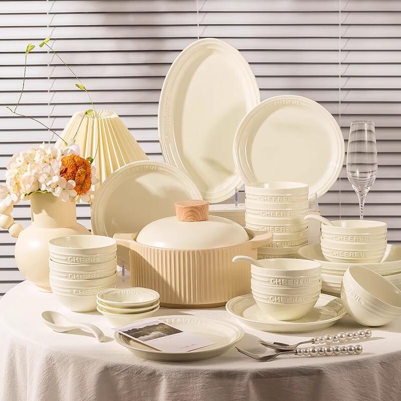 Kangmo Embossed Cream Ceramic Dinnerware Set