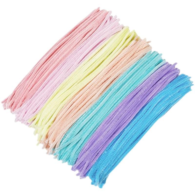 Bunte Chenille-Stäbchen mit Pompons für Kinder - DIY Lern-Bastelspielzeug