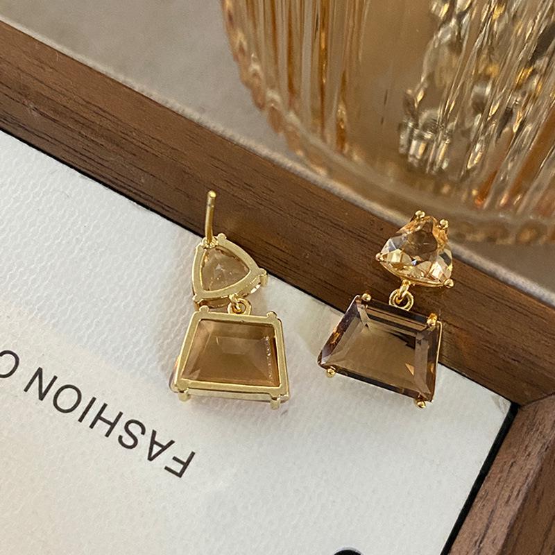Geometric Zircon Irregular Square Stud Earrings – French Gentle Retro, Autumn/Winter 2024, High-End Atmosphere