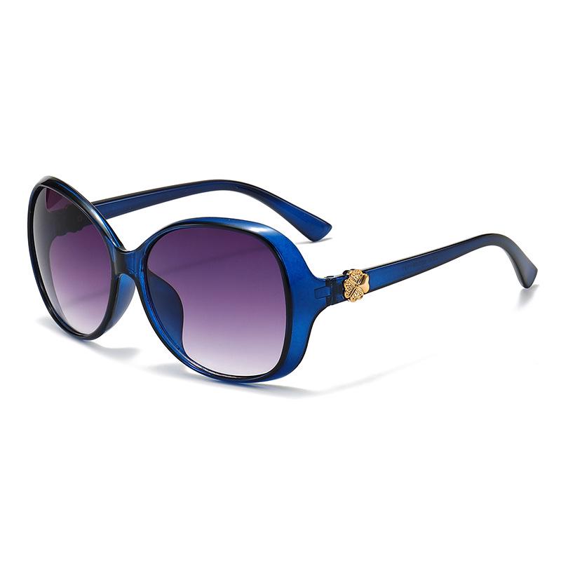 Elegant Gradient Lens Sunglasses for Women - European & American Street Style, Fashionable Face-Slimming Design.