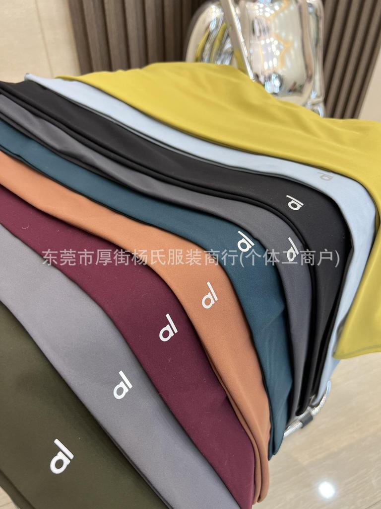 ALO Women's Yoga Pants: Lightweight Bare-Feel Cropped High-Waist Butt-Lifting Fitness Tights.