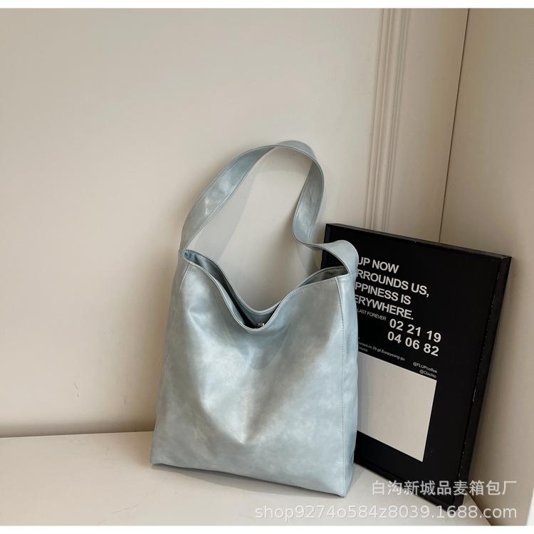 

2025 new simple casual tote bag large capacity women s commuter bag college students class fashion shoulder messenger bag синий