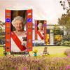 Premium Queen Elizabeth II Platinjubiläum Flaggenbanner Elegante Trauerdekoration für Zuhause und Garten