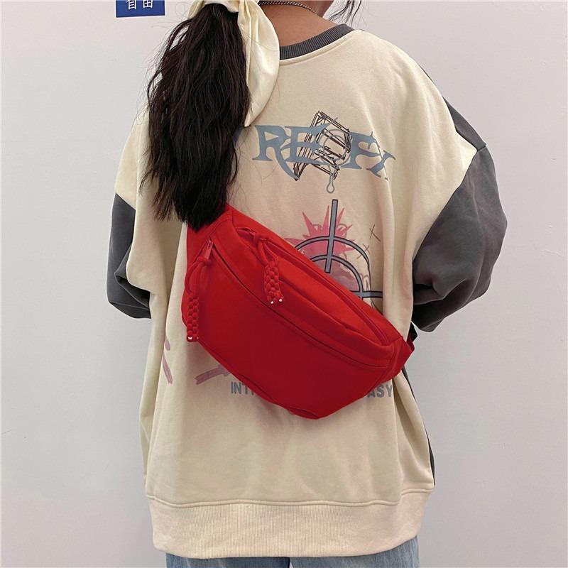 Women's bags are popular today, bags, breast bags, new single-piece messenger bags, trendy fashion fanny packs.