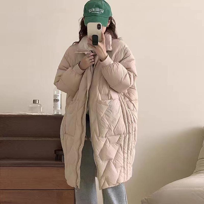 

Женский длинный пуховик из белого утиного пуха, зимний 2025, новая модная модель, воротник-стойка, диагональная клетка, теплое пальто до колена, тренд S бежевый