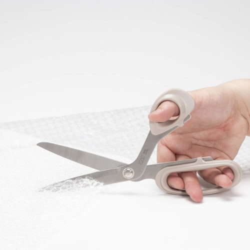 Kai Corporation 5230S Regular Size Cutting Scissors, Sharp and Durable, Made In Japan, Smoothly Cuts Thick and Thin Fabrics with High-Carbon Stainless