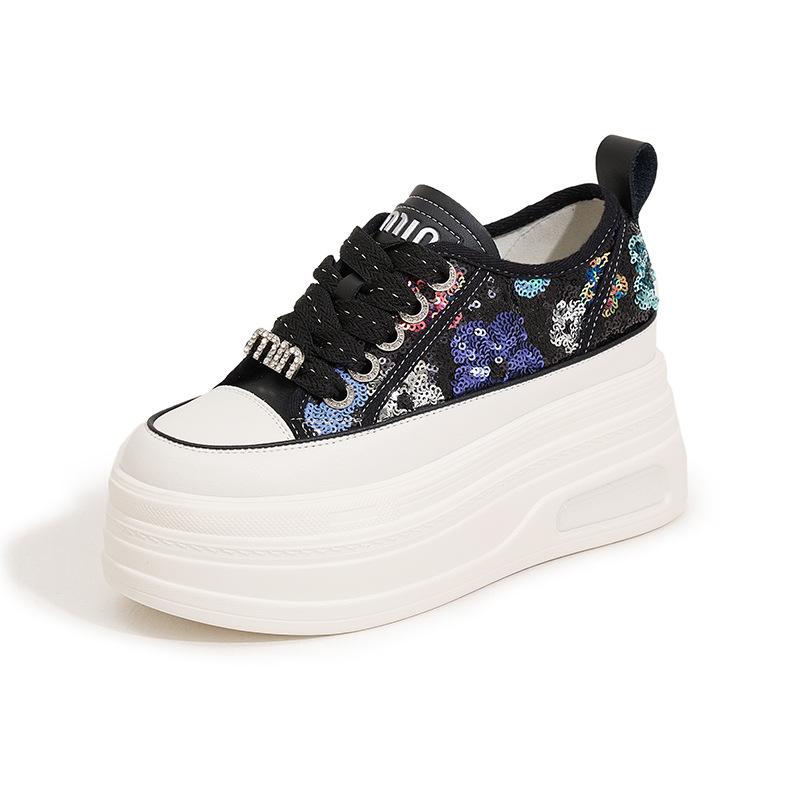 

Inner height increase little white shoes women s spring and summer 2025 new fashionable versatile platform single shoes small new Chinese board shoes 39