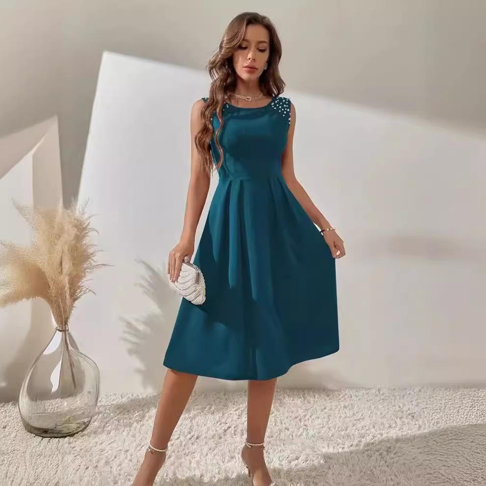 In ganz Europa und Amerika ist das neue figurbetonte ärmellose Prinzessinnenkleid für Damen mit Rundhalsausschnitt und Perlenverzierungen auf Lager.
