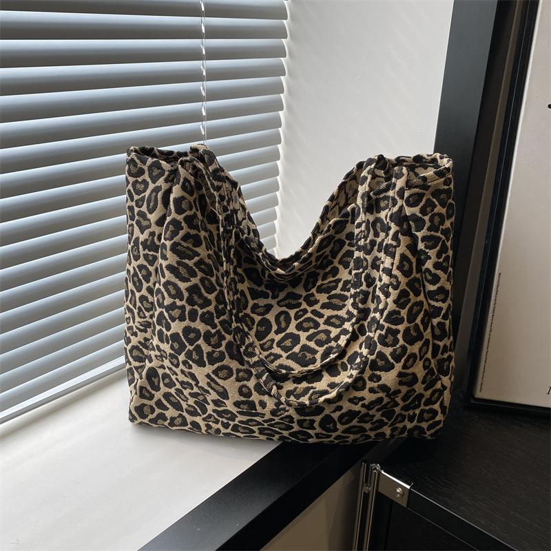 Design de niche Rétro Imprimé Léopard Lanterne Velours Littéraire et Artistique Éventail Valeur Élevée Polyvalent Étudiant Sac Fourre-tout à Épaule