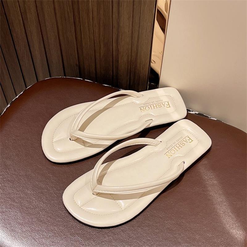 Silver flip-flops for women's summer wear 2025 new ins trendy versatile soft bottom flat bottom non-slip beach sandals