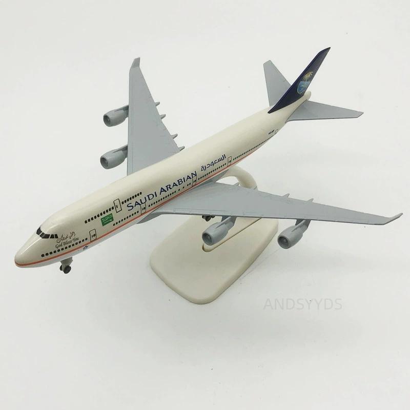 Air Saudi Arabian Airways B747 20cm Metal Alloy 1:400 Scale Airplane Diecast Model Plane Aviation Aircraft With Stand Collection