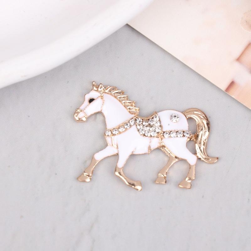 Classic  Horse Brooches For Women Versatile Animal Lapel Pins Clothing Corsage Jewelry Accessories  Year Gifts