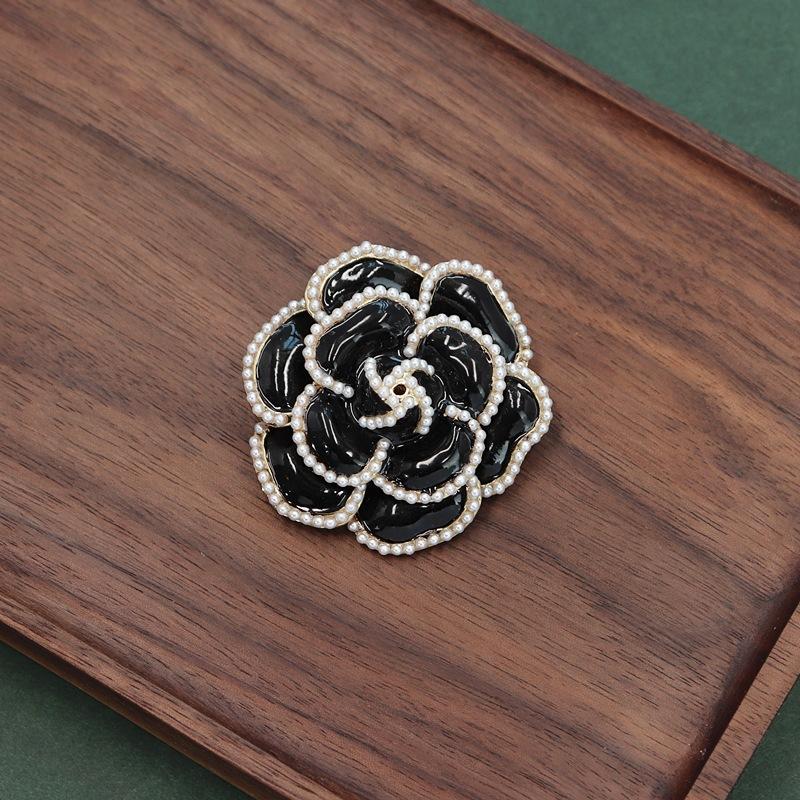 Amash Retro Pearl Camellia Brooch Temperament Elegant High-end Brooch Pin Coat Accessories Women