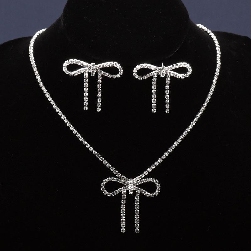 Exquisite Diamond Bow Claw Necklace - Elegant European and American Style Bridal Jewelry