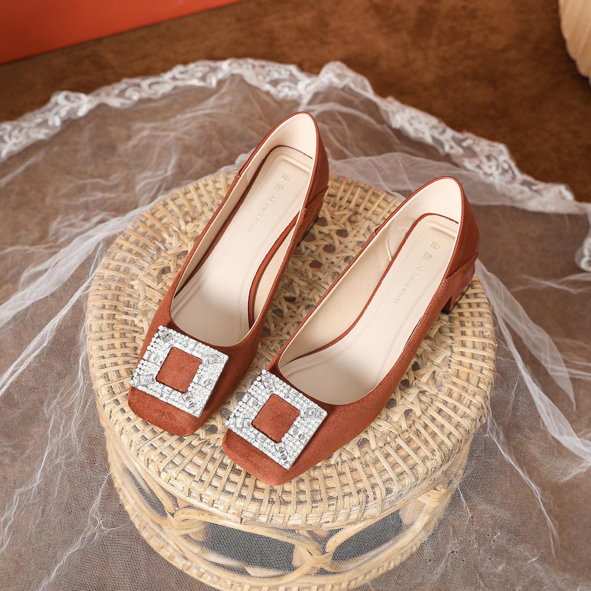 

Туфли-лодочки на толстом каблуке с квадратной пряжкой из стразов, женские, нишевый дизайн, весна и осень, профессиональные коричневые бархатные туфли на высоком каблуке с квадратным носком 39 коричневый