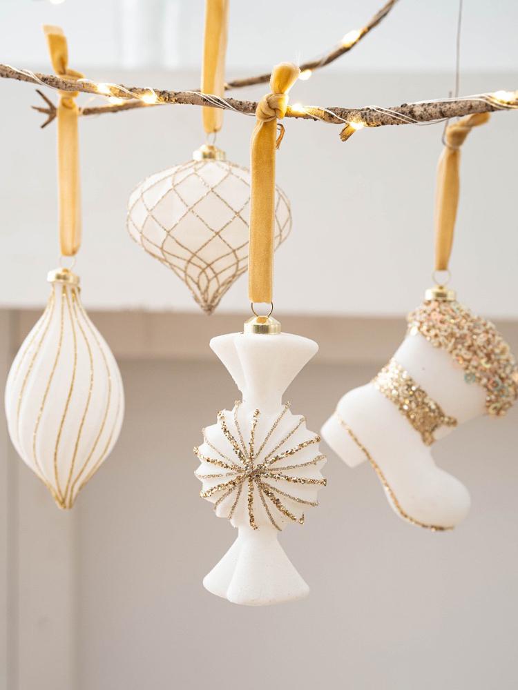 6Pcs White and Gold Christmas Ornament Set Shiny Christmas Decorations for New Year's Home Party Hanging Xmas Tree Winter