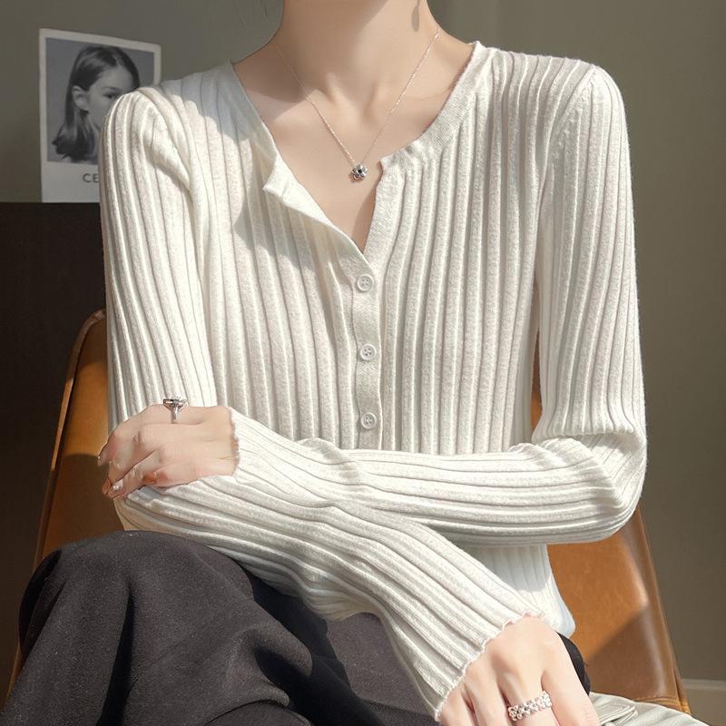 

Жіночий кардиган у смужку з круглим вирізом: Легкий ранньовесняний вовняний светр вільного крою від маленького до великого розміру. S білий