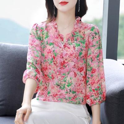 Mom's Summer V-Neck Wooden Ear Edge Floral Bottoming Blouse 3/4 Sleeve Chiffon Shirt Women's Summer Fashion Half Sleeve Top