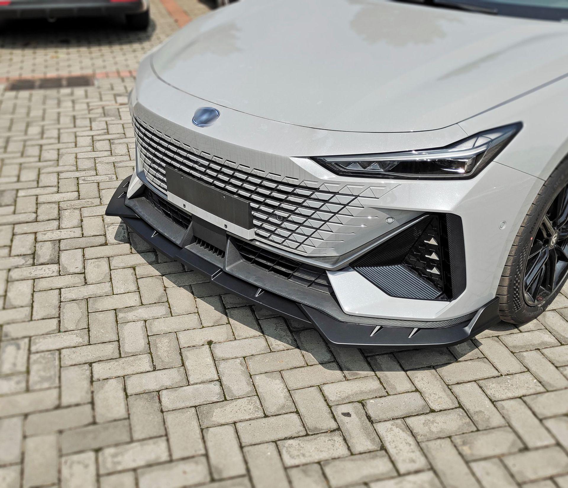

Комплект переднего сплиттера и заднего спойлера для Changan UNI-V 2022: Неразрушающая установка с защитой бампера