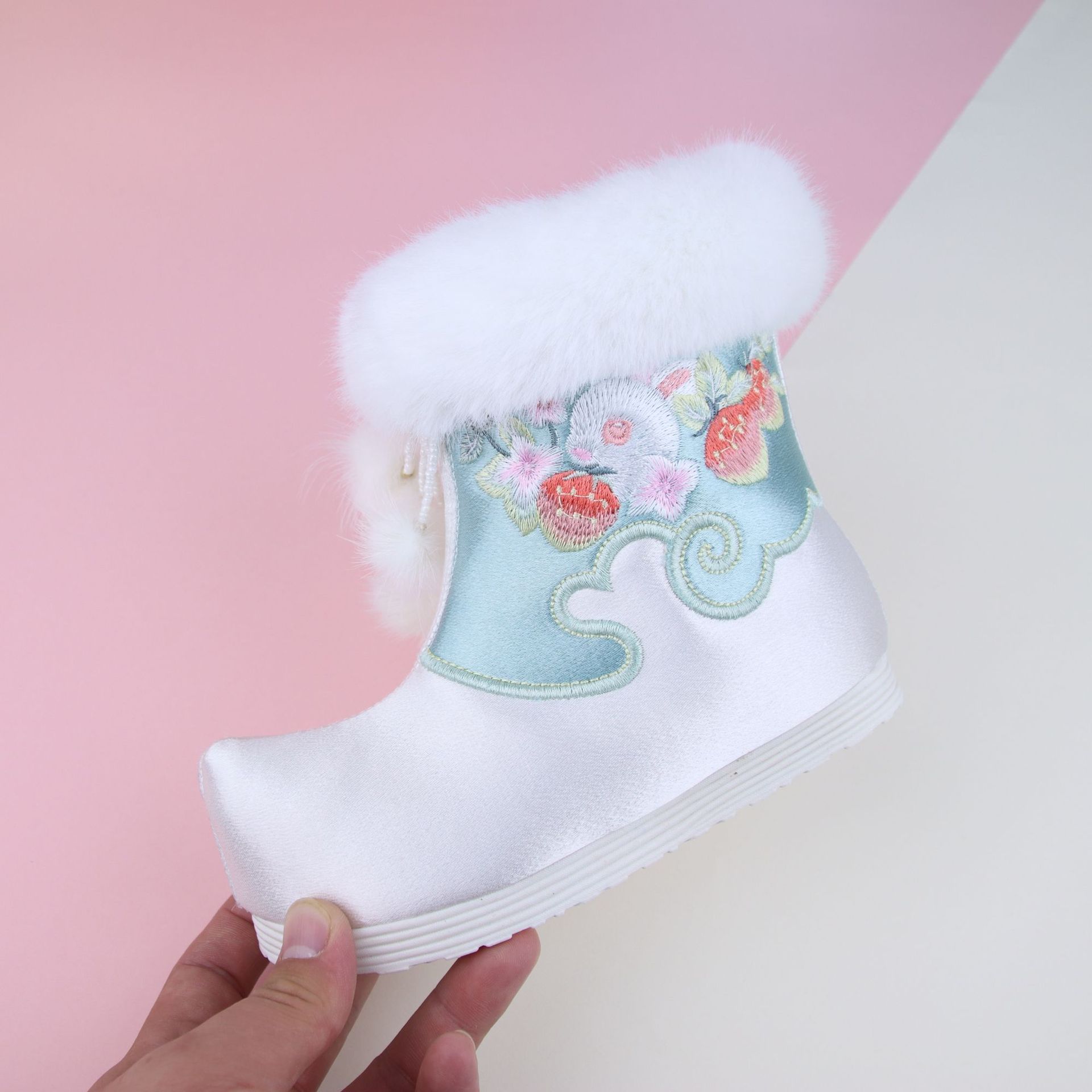 

[Rabbit Jue] 2025 winter new girls Hanfu boots Chinese style retro embroidered velvet boots children s snow boots 25 (170) Inner Length бирюзовый