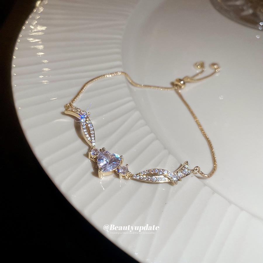 Chic Geometric Heart Bracelet: Elegant European & American Court Style Jewelry for Women