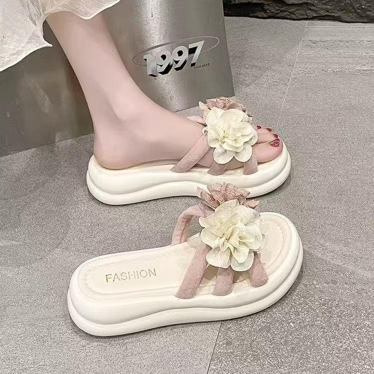 New one-word slippers women's summer wear Internet celebrity two-color flower thick bottom cool slippers fashion non-slip comfortable beach sandals