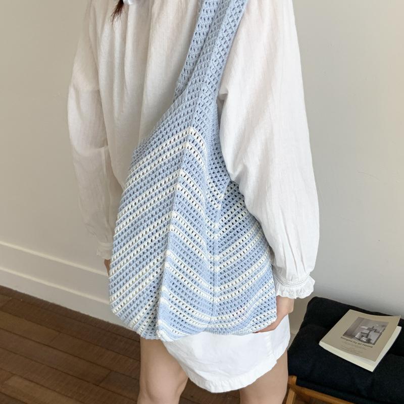 

Knitted hollow shoulder bag women s 2025 summer new large-capacity striped casual woven bag seaside vacation simple светло-синий