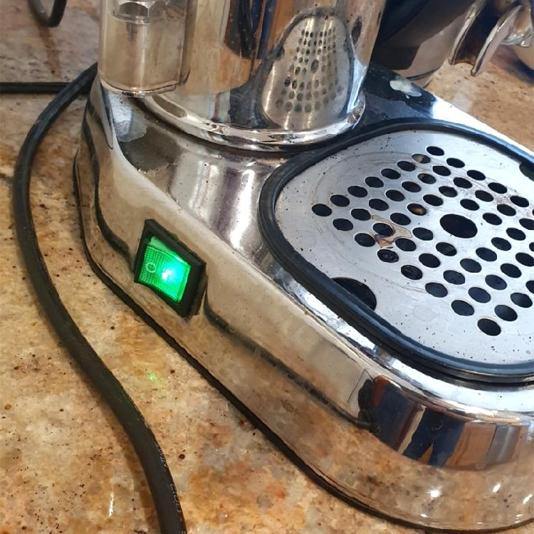 4er-Pack Robuste Kippschalter mit LED-Beleuchtung Heimzubehör für klare Statusanzeige bei mehreren Geräten