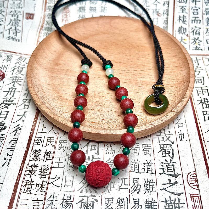 

The same style of new Chinese-style Baili Xiang necklace, made with traditional natural fragrance beads, handcrafted for both men and women, worn as DIY Antarctic Celebration