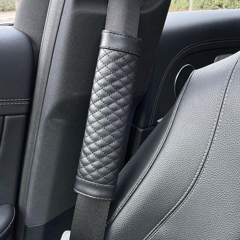 

Универсальный чехол на плечо Four Seasons Bow - украшение салона автомобиля для усовершенствованного ремня безопасности. pure leather, one чёрный