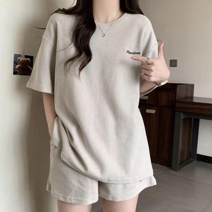 Summer 2025 Women's Sporty Two-Piece Set: Fashionable Shorts & Short-Sleeve Tee for a Versatile, Relaxed Look