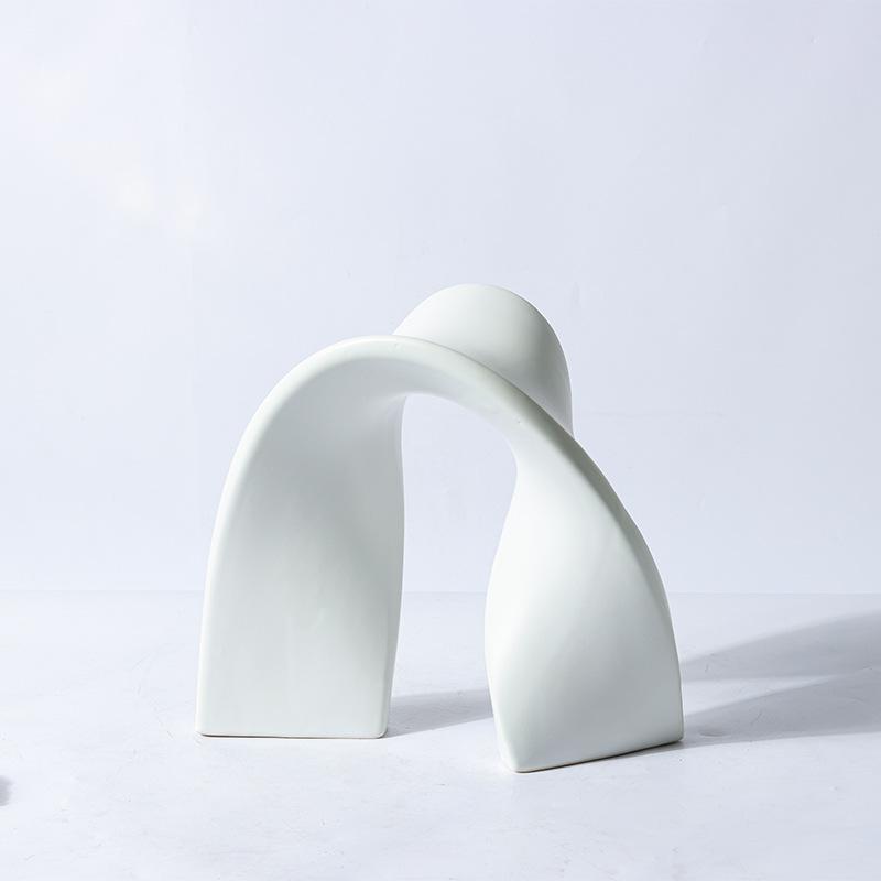 

Creative Modern Abstract Ribbon Scarf Ceramic Ornaments Indoor Cabinets Bookshelves Crafts Decorative Twisted Ceramic Ornament 25.5x12x24.3CM