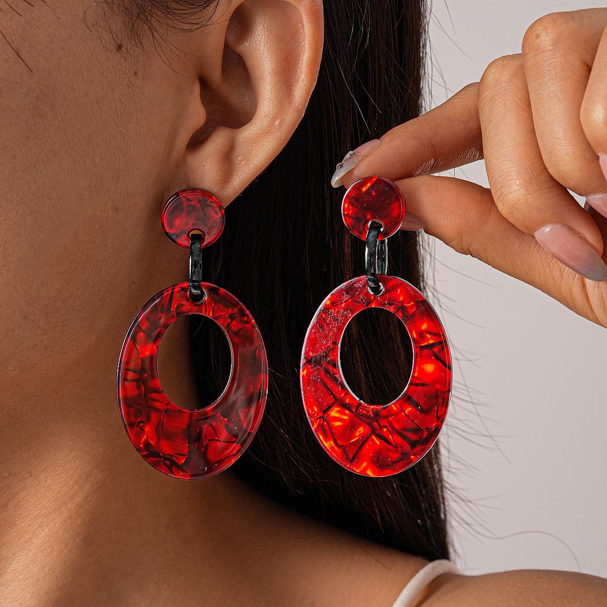 

Модные серьги-подвески для женщин красный