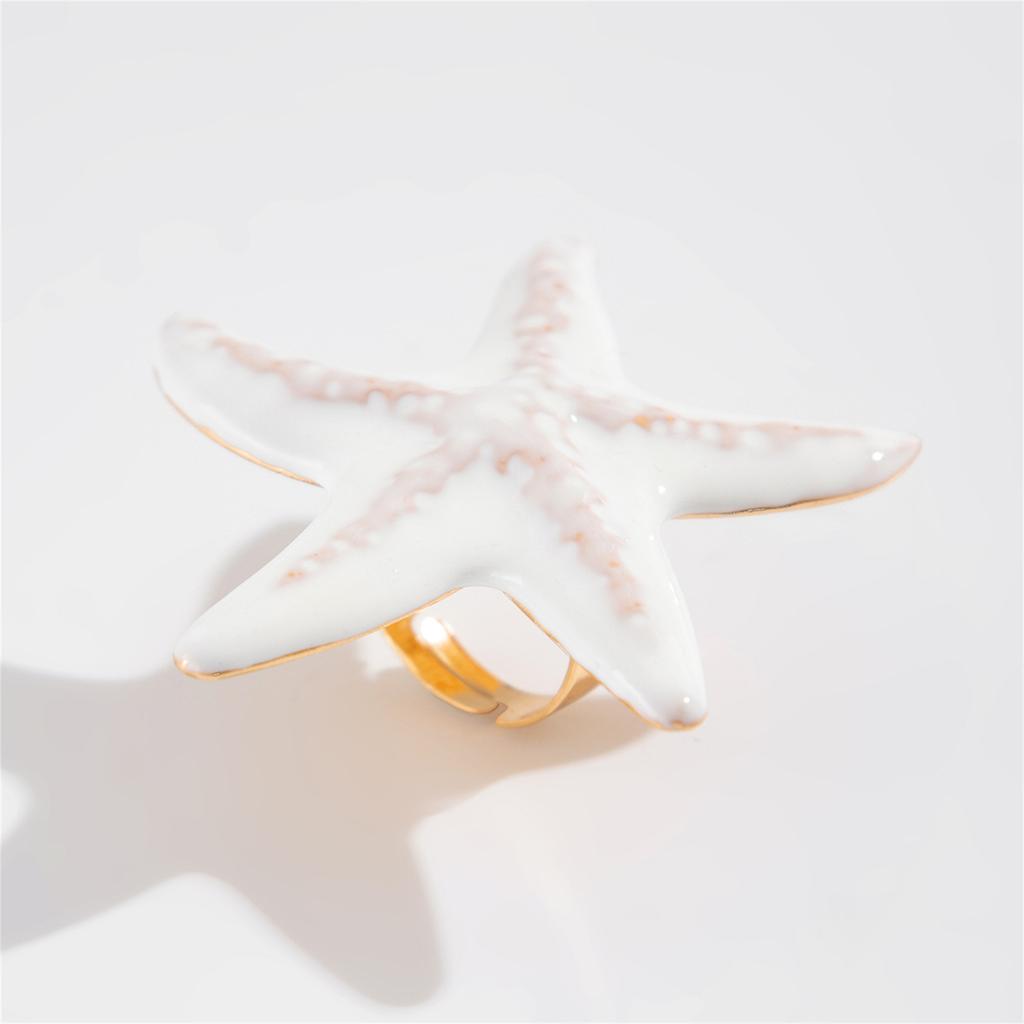 Elegant Big White Flower Ring Adjustable Open Finger Ring for Women Exaggerated Jewelry for Weddings and Birthdays